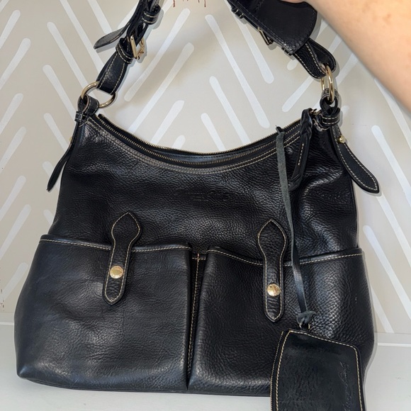 Dooney & Bourke Elegant Black Leather Shoulder Bag